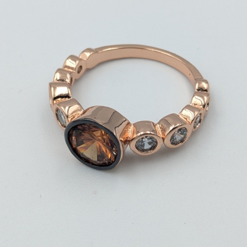 5/25$ Rose gold tone and rhinestone costume ring - Picture 4 of 5